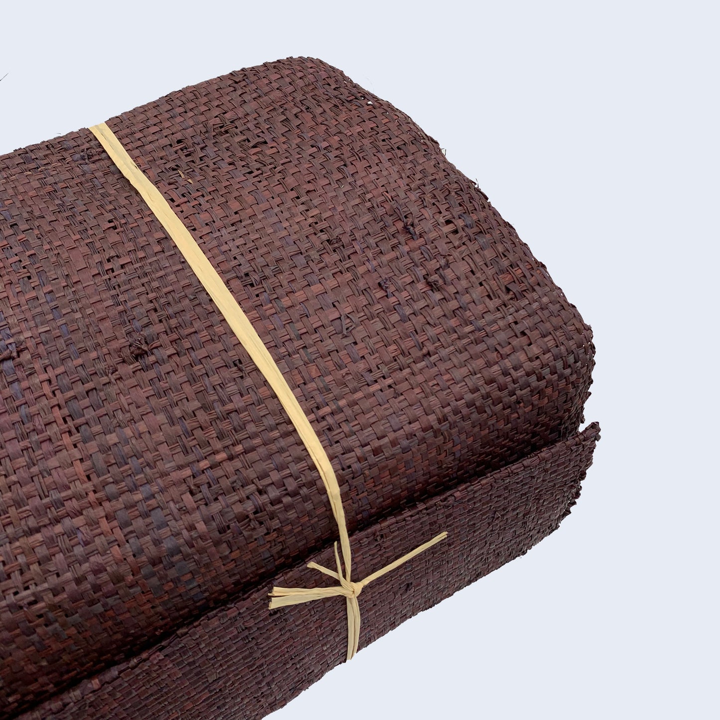 Metro lineal de Tejido de rafia Trama ancha color Vino ancho 120 cm. Precio: 14,88€ + I.V.A - Natkits