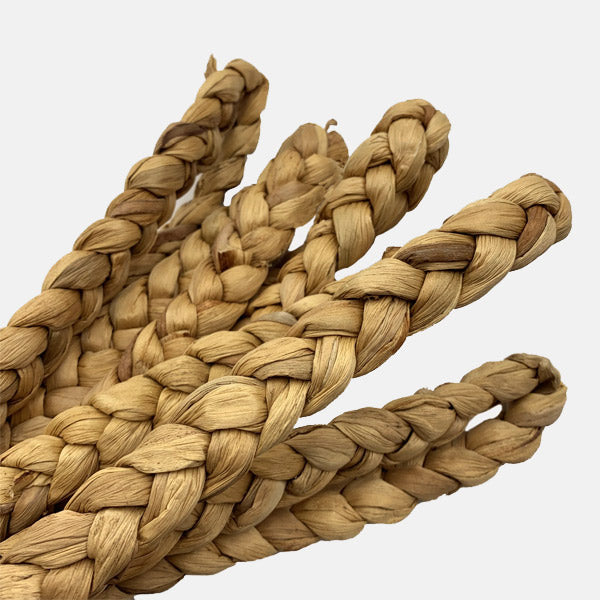 Trenza de fibra natural Jacinto de agua Ancho: 20 mm. Madeja 10 metros. 4.63€ + I.V.A. - Natkits