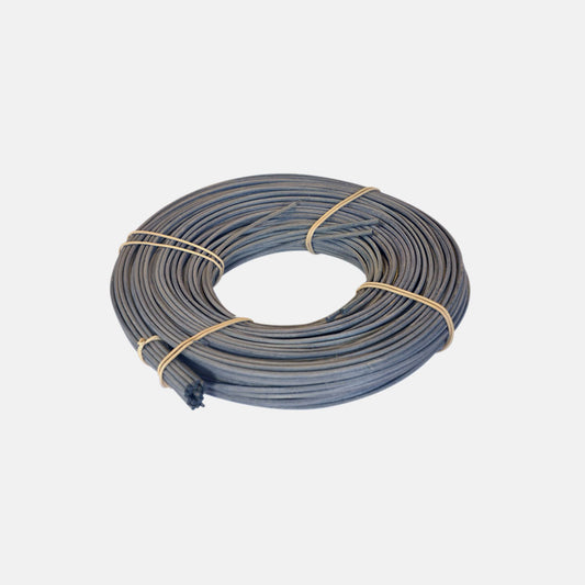 Médula de ratán  color gris diámetro 2,50mm x 280cm. 25 tiras - Bobina 150gr 10.58€ + I.V.A. - Natkits