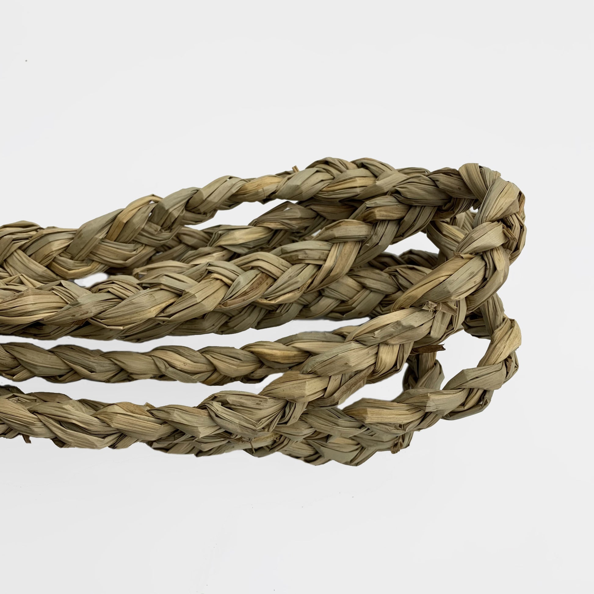 Trenza de fibra natural Seagrass  Ancho: 20 mm.  Madeja 10 metros. 4.63€ + I.V.A. - Natkits